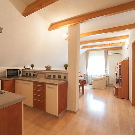 Apartmant & Room Bruna Dreznik Grad Exterior photo