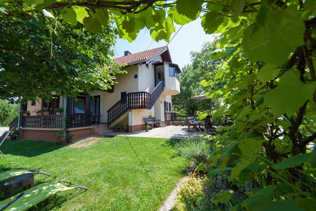 Apartmant & Room Bruna Dreznik Grad Exterior photo