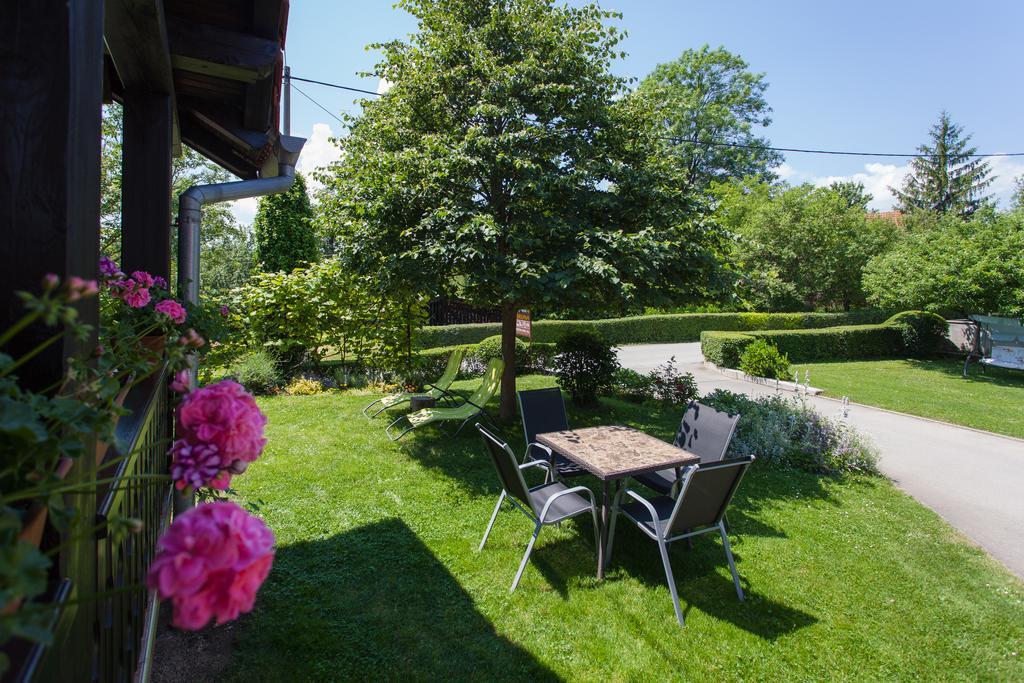 Apartmant & Room Bruna Dreznik Grad Exterior photo