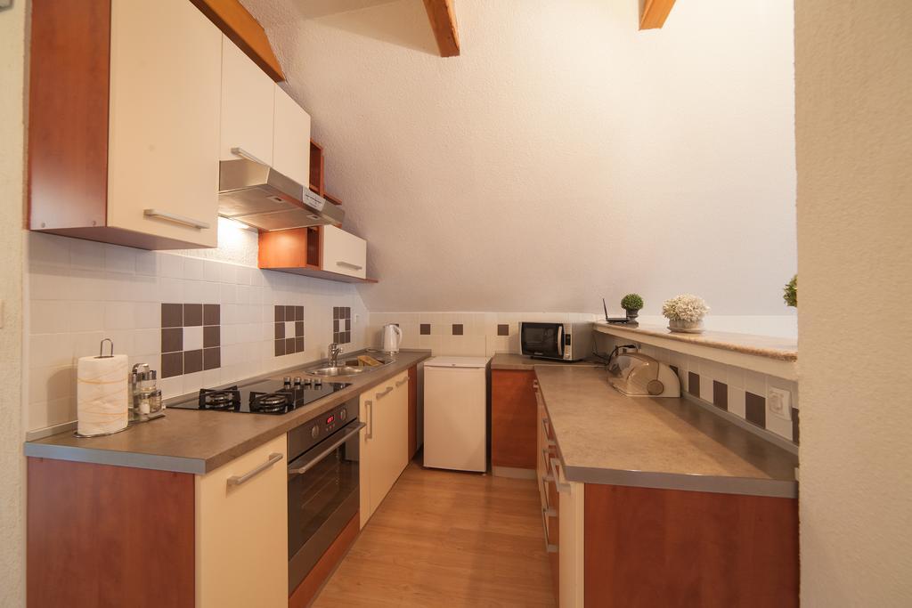 Apartmant & Room Bruna Dreznik Grad Exterior photo