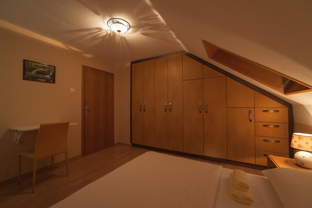 Apartmant & Room Bruna Dreznik Grad Exterior photo