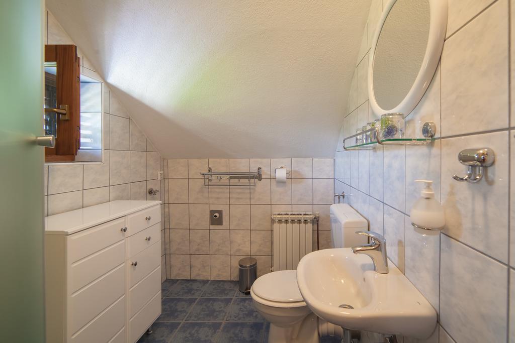 Apartmant & Room Bruna Dreznik Grad Exterior photo