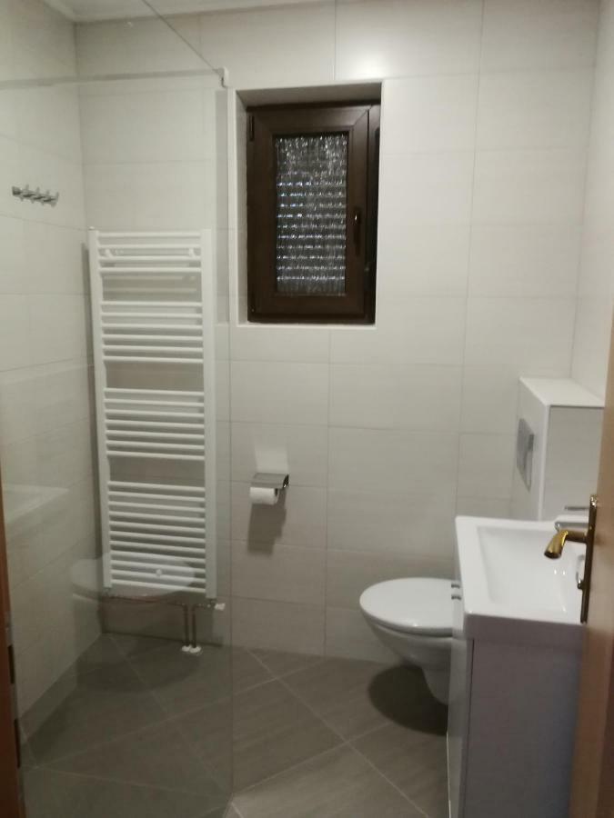 Apartmant & Room Bruna Dreznik Grad Exterior photo